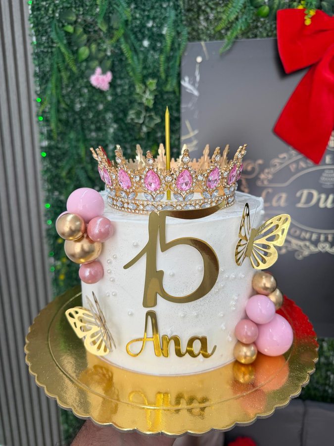 Quince años con corona