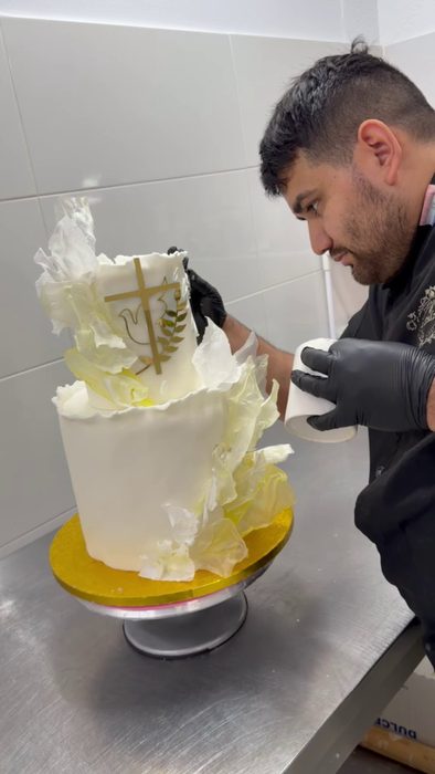 El maestro pastelero en acción